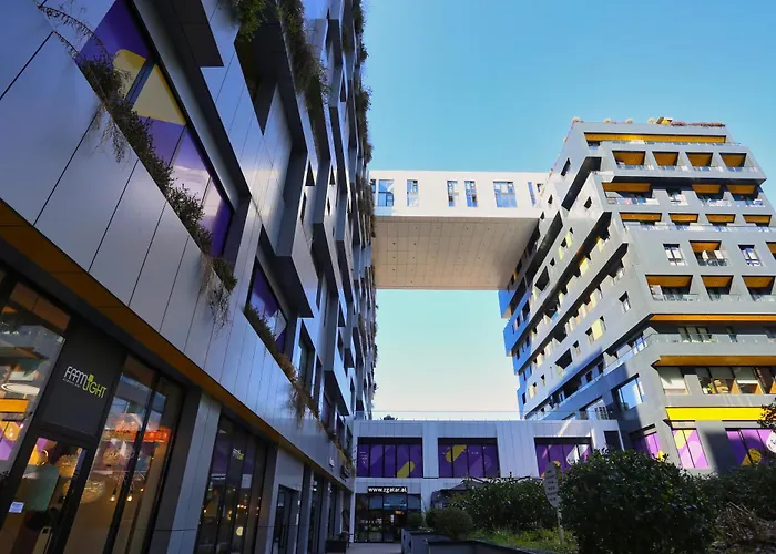 Luxurious Square 21 地拉那