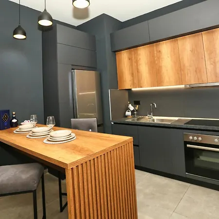 Luxurious Square 21 Daire Tiran