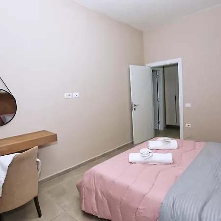 Luxurious Square 21 Daire Tiran