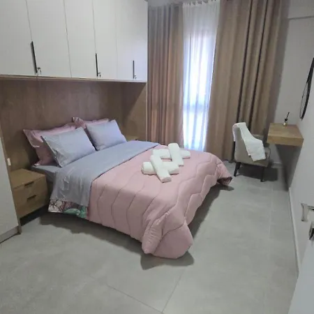 Luxurious Square 21 Daire Tiran