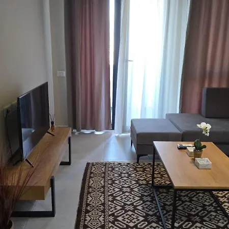 Luxurious Square 21 * Tiran