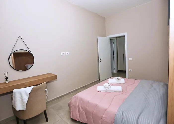 Luxurious Square 21 Daire Tiran