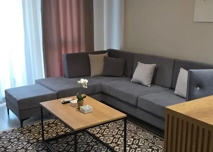 Luxurious Square 21 Tiran