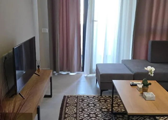 Luxurious Square 21 * Tiran